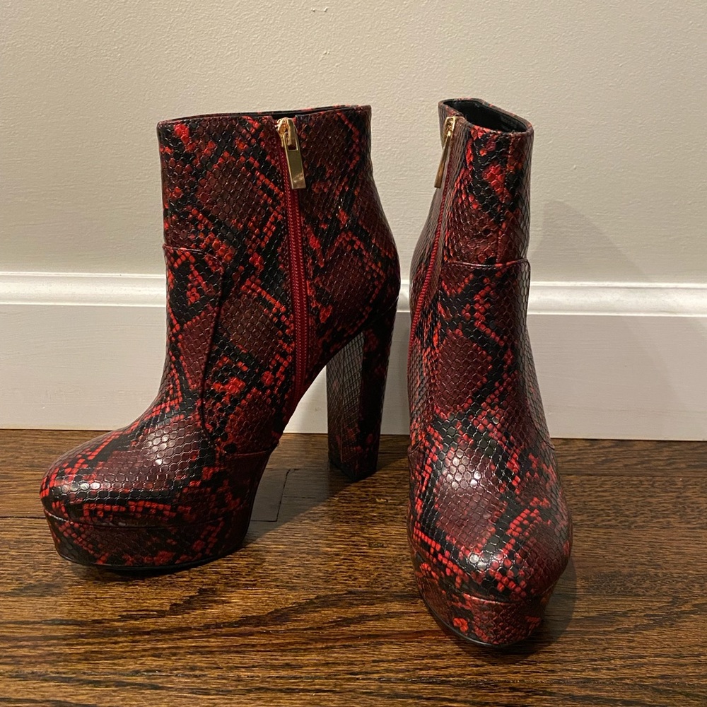 Super cute & stylish! Such a fun shoe!